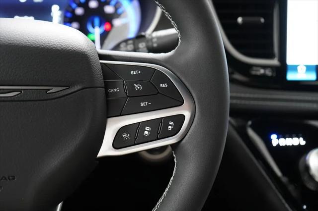 2027 Chrysler Pacifica Select