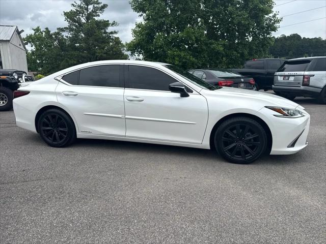 2019 Lexus ES 300h Ultra Luxury