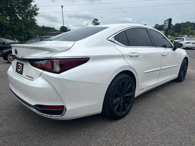 2019 Lexus ES 300h Ultra Luxury