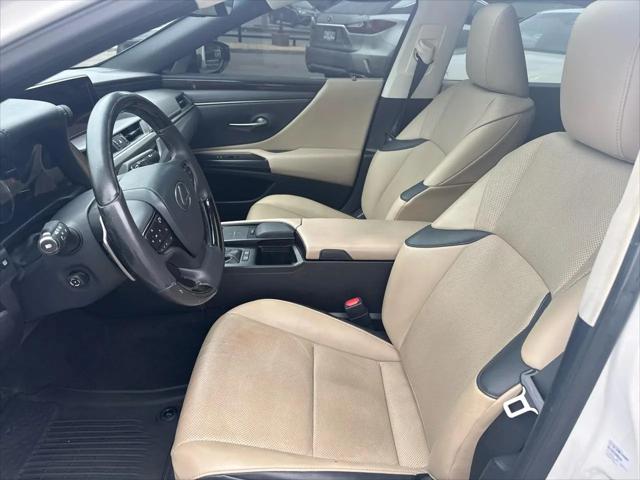 2019 Lexus ES 300h Ultra Luxury