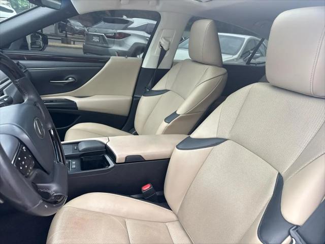 2019 Lexus ES 300h Ultra Luxury