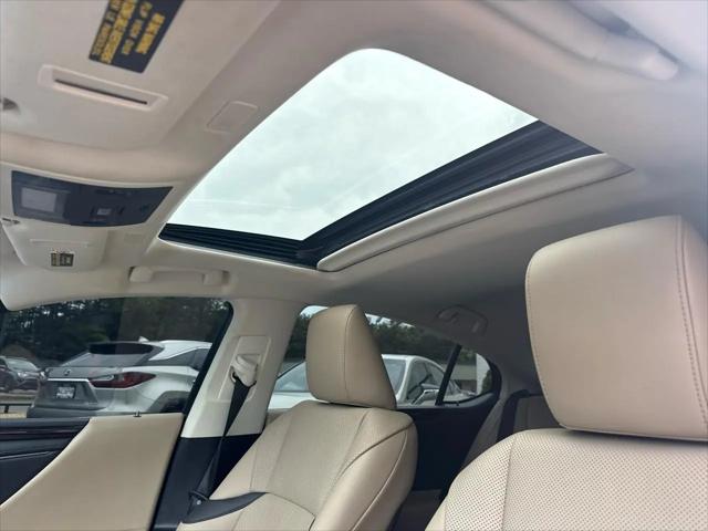 2019 Lexus ES 300h Ultra Luxury