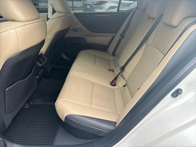 2019 Lexus ES 300h Ultra Luxury