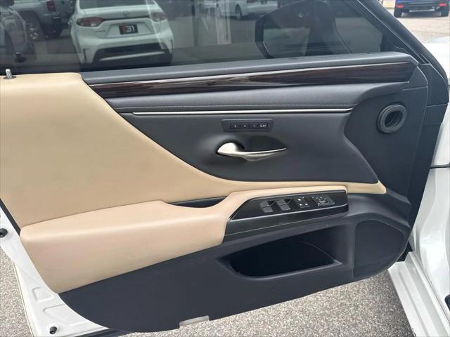 2019 Lexus ES 300h Ultra Luxury