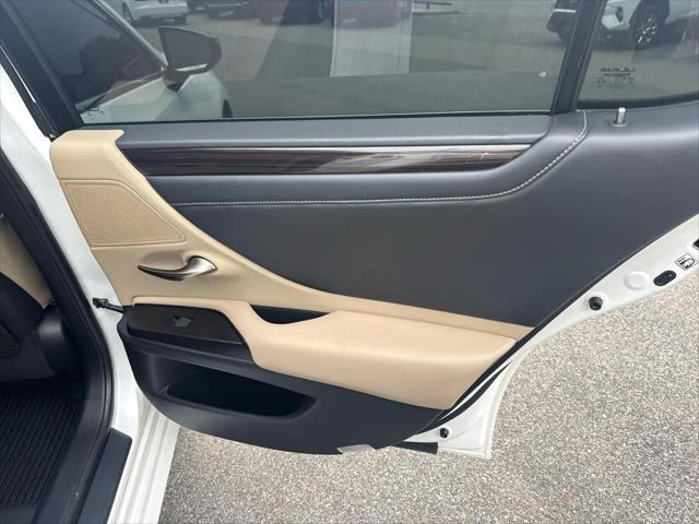 2019 Lexus ES 300h Ultra Luxury