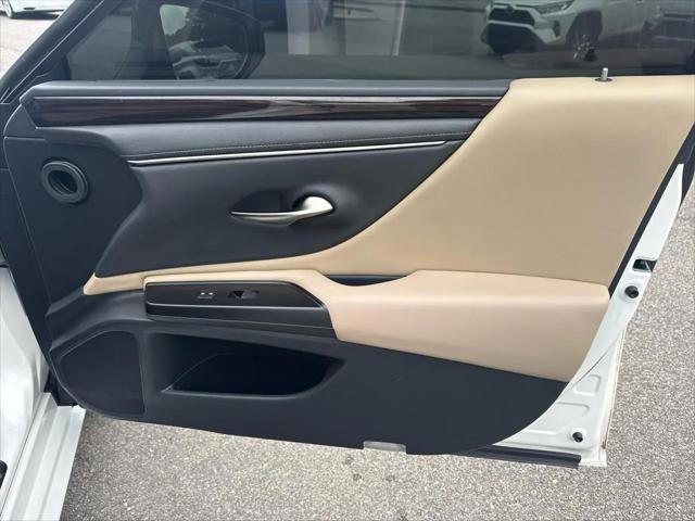 2019 Lexus ES 300h Ultra Luxury