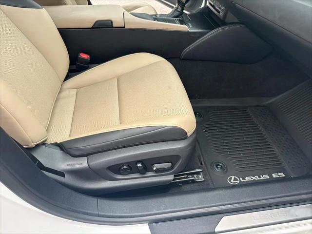 2019 Lexus ES 300h Ultra Luxury