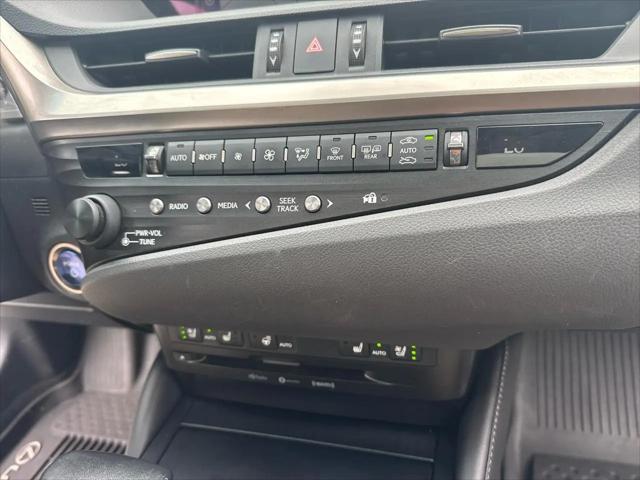 2019 Lexus ES 300h Ultra Luxury