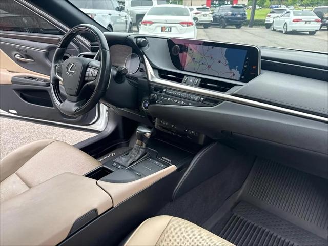 2019 Lexus ES 300h Ultra Luxury