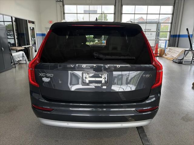 2022 Volvo XC90 T5 Momentum 7 Passenger