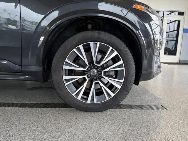 2022 Volvo XC90 T5 Momentum 7 Passenger