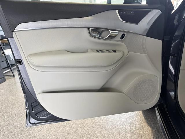 2022 Volvo XC90 T5 Momentum 7 Passenger