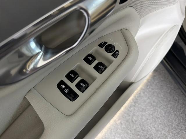 2022 Volvo XC90 T5 Momentum 7 Passenger