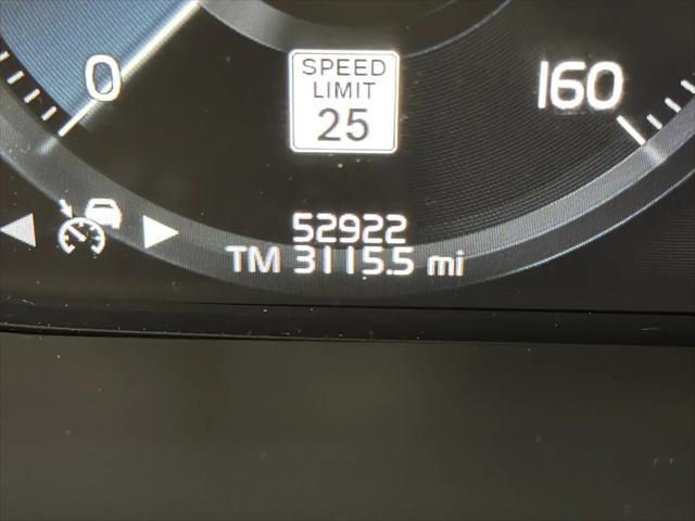 2022 Volvo XC90 T5 Momentum 7 Passenger