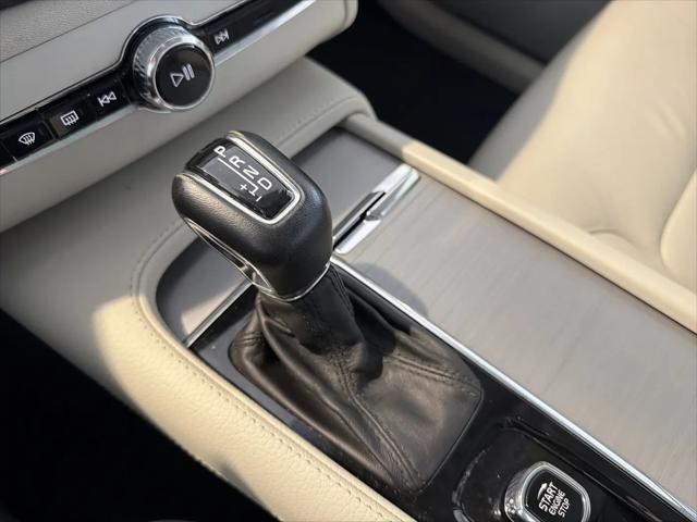 2022 Volvo XC90 T5 Momentum 7 Passenger