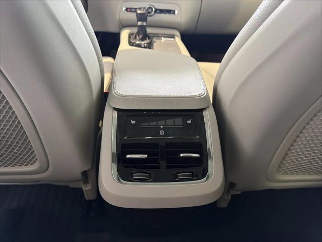 2022 Volvo XC90 T5 Momentum 7 Passenger