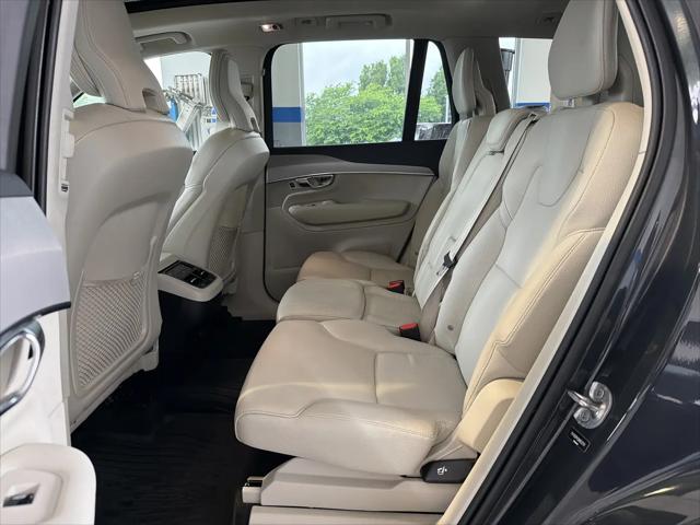 2022 Volvo XC90 T5 Momentum 7 Passenger
