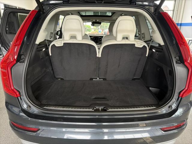 2022 Volvo XC90 T5 Momentum 7 Passenger