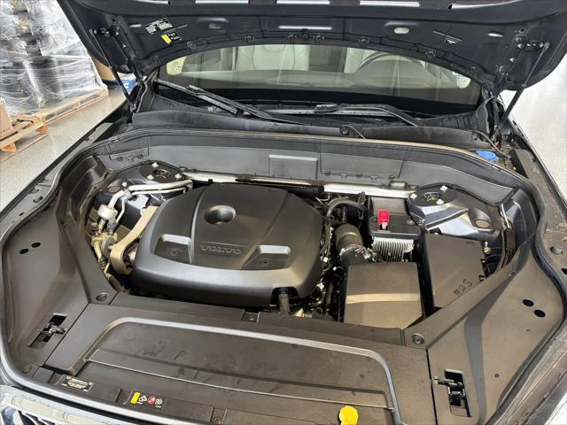 2022 Volvo XC90 T5 Momentum 7 Passenger