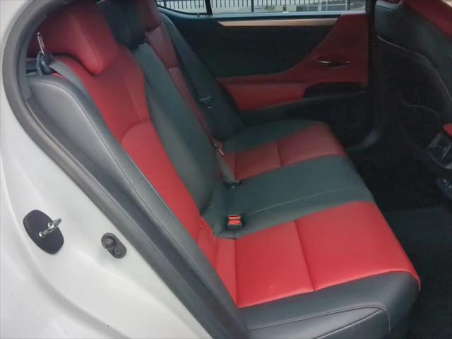 2022 Lexus ES 300h F SPORT
