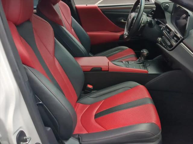 2022 Lexus ES 300h F SPORT
