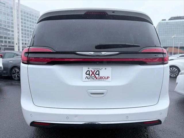 2023 Chrysler Pacifica Hybrid Touring L