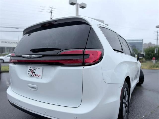 2023 Chrysler Pacifica Hybrid Touring L