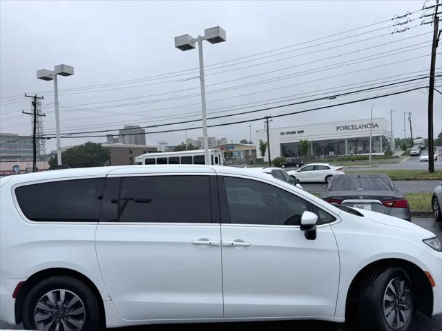 2023 Chrysler Pacifica Hybrid Touring L