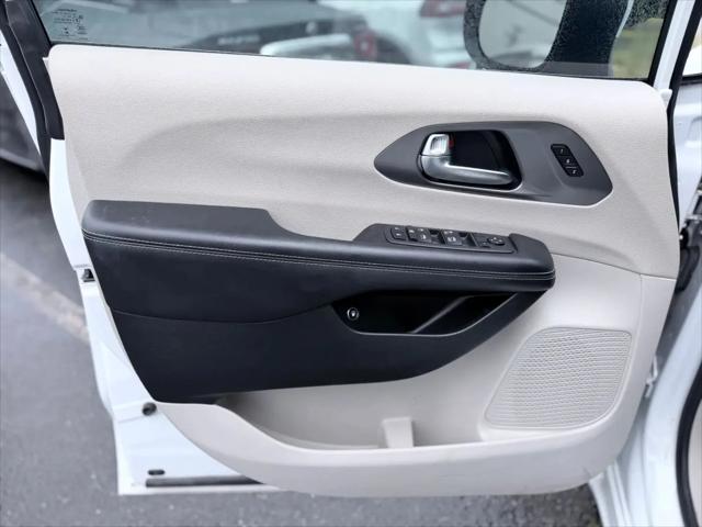 2023 Chrysler Pacifica Hybrid Touring L