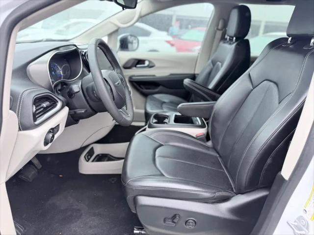 2023 Chrysler Pacifica Hybrid Touring L