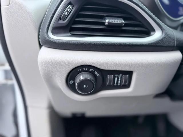 2023 Chrysler Pacifica Hybrid Touring L