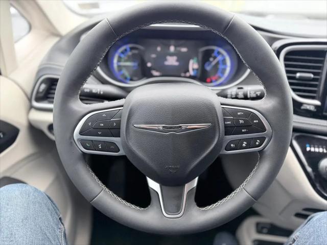 2023 Chrysler Pacifica Hybrid Touring L