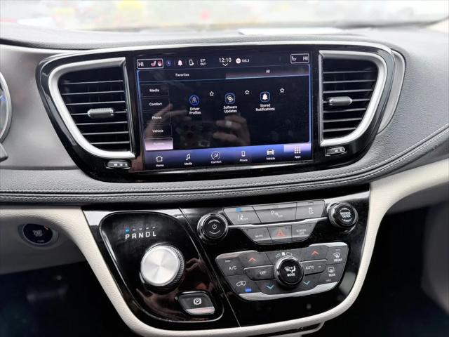 2023 Chrysler Pacifica Hybrid Touring L