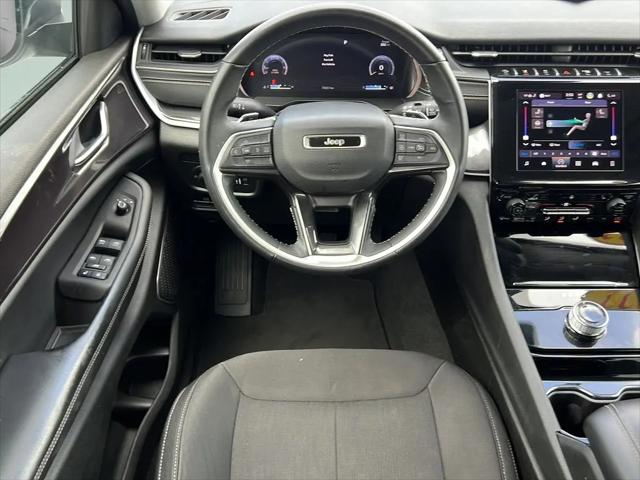 2022 Jeep Grand Cherokee L Laredo 4x2