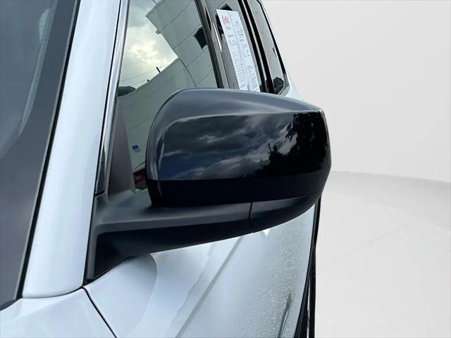 2022 Jeep Grand Cherokee L Laredo 4x2