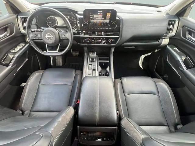 2022 Nissan Pathfinder SL 2WD