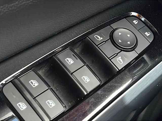 2022 Nissan Pathfinder SL 2WD