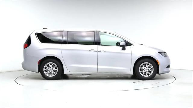 2022 Chrysler Voyager LX