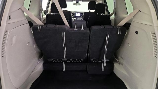 2022 Chrysler Voyager LX