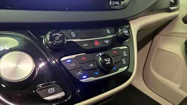 2022 Chrysler Voyager LX