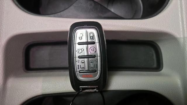 2022 Chrysler Voyager LX