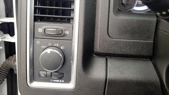 2022 Ram 1500 Classic SLT Crew Cab 4x4 5'7" Box