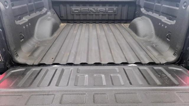 2022 GMC Canyon 4WD Crew Cab Short Box Denali