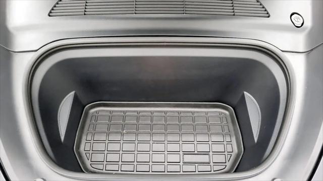 2024 Tesla Model Y Long Range Single Motor Rear-Wheel Drive