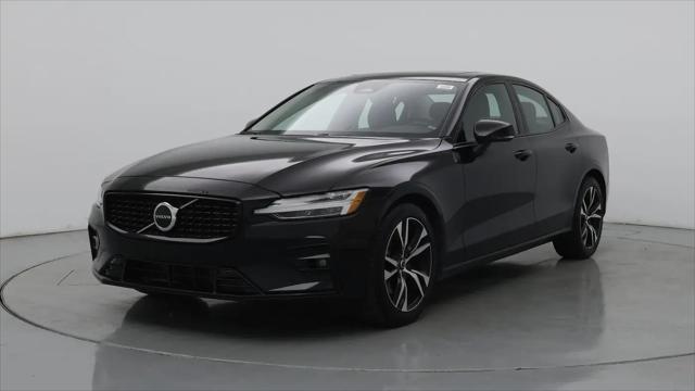 2024 Volvo S60 B5 Core Dark Theme