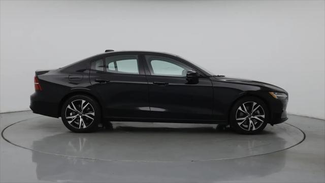2024 Volvo S60 B5 Core Dark Theme