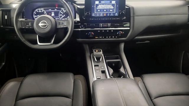 2025 Nissan Pathfinder SL FWD