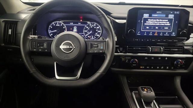 2025 Nissan Pathfinder SL FWD