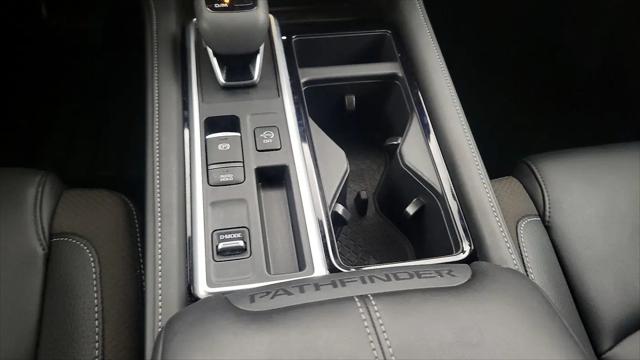 2025 Nissan Pathfinder SL FWD