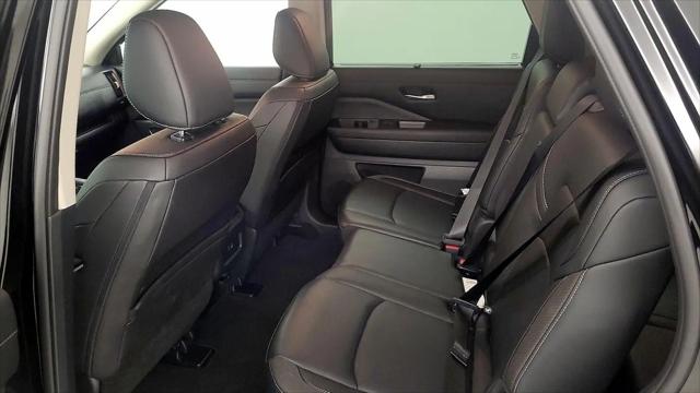 2025 Nissan Pathfinder SL FWD